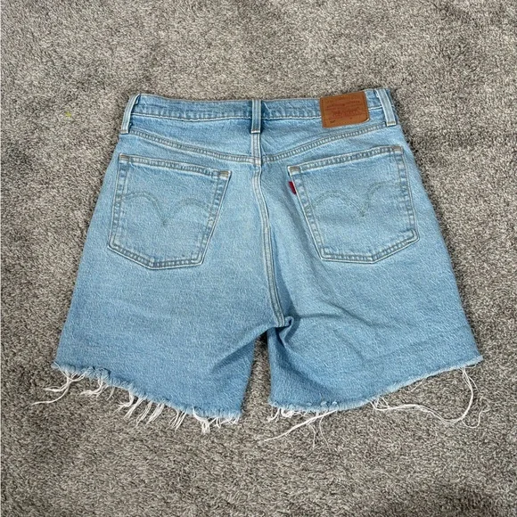 Levi’s Premium Cutoff Dad Shorts 30 Light Wash High Rise Button Fly Denim - Picture 2 of 9